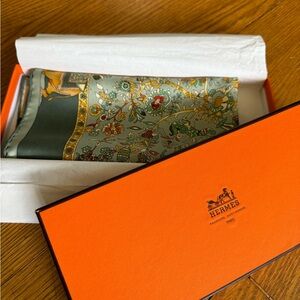 Hermés silk scarf, authentic.